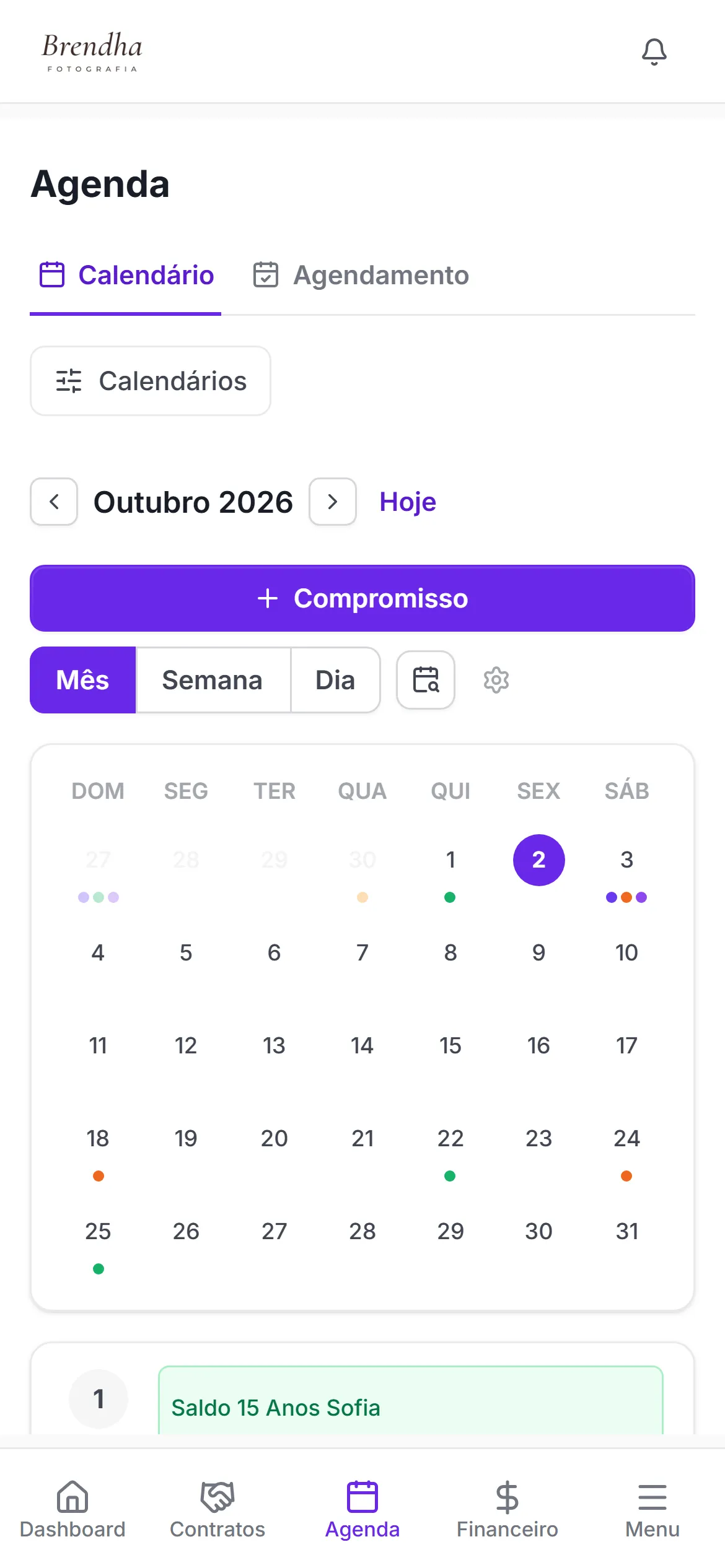Agenda do mês no aplicativo Mekan Foto para celular, com navegação inferior para dashboard, contratos, agenda e financeiro